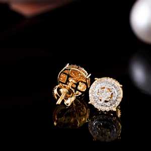 Pendientes de lujo con halo redondo y diseño de racimo de diamantes de moissanita pavé en plata de ley 925 chapada en rodio para unisex. - Product Image 2