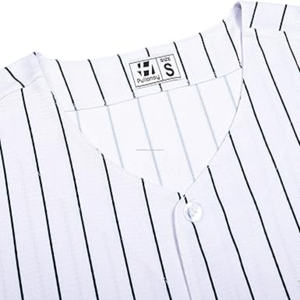 Elegante camiseta de béisbol para hombre con paneles de malla ligeros e impresión de logotipo personalizado para un rendimiento atlético cómodo - Product Image 3