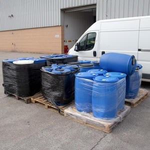 Compre Tanques de Almacenamiento Azules de 220L con Tapas Seguras para Almacenamiento de Agua y Líquidos, Construcción de Polipropileno y Acero, Garantía de 5 Años - Product Image 1