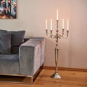 Candélabres en métal, idéaux pour les podiums de défilés de mode, offrant un éclairage dramatique pour les créations de podium. - Product Image 6