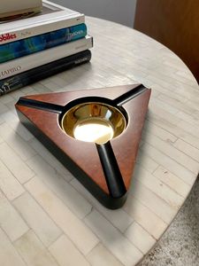 Cendrier en bois traditionnel, parfait pour les fumeurs à la recherche d'un objet décoratif unique avec une construction résistante à la chaleur - Product Image 6