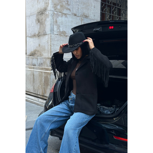 Chaqueta de gamuza negra para mujer con borlas - Product Image 6