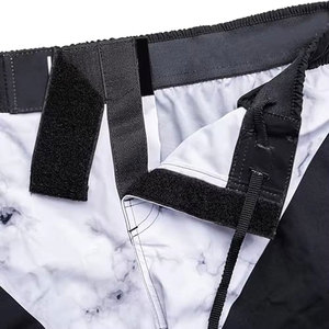 กางเกงขาสั้น MMA แบบเย็บสองชั้นสำหรับผู้ชายกางเกงขาสั้นแบบแยกสูงทำจากโพลีเอสเตอร์ดีไซน์ตามสั่ง - Product Image 4