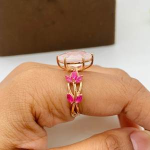 Bague en argent sterling 925 plaqué or avec pierre de quartz rose, design unique pour mariage, fiançailles, fête ou cadeau pour femmes et filles - Product Image 2