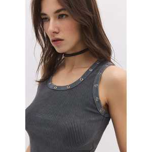 Blusa Casual de Cuello Redondo con Manga Casquillo, Detalles de Ojales y Logotipo Frontal, Estilo Lavado - Product Image 3