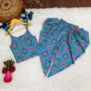 Conjunto Étnico para Niñas Shoryam - Top Boho Estampado Completamente Cosido con Borlas y Pantalones Dhoti - Ropa de Fiesta de Verano para Niñas Pequeñas - Product Image 1