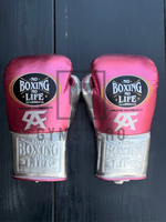 Gants de boxe GYMSTERO de qualité supérieure, en cuir de vache véritable, à lacets, avec protection complète des doigts, ajustables avec fermeture auto-agrippante, pour adultes.