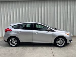 Low price 2017 F <strong>o</strong> r <strong>d</strong> F <strong>o</strong> c <strong>u</strong> s S E used car for sale - Product Image 5