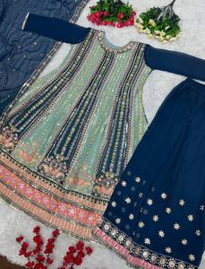 เสื้อเย็บปักถักร้อยนักออกแบบลำดับทำงานกับ Sharara - Product Image 6
