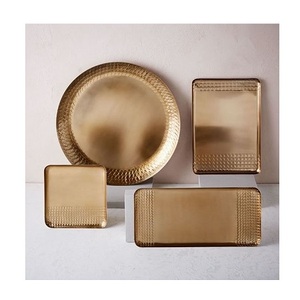 Bandeja para servir alimentos de latón martillado con asa, bandeja para servir té y café de forma y tamaño personalizados para los más vendidos - Product Image 2