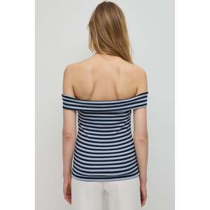 T-shirt pour femme, coupe classique, 100% polyester, épaules dénudées, manches longues, col droit, respirant, style ajusté, design uni décontracté - Product Image 5