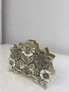 Porte-serviettes en argent à motif floral pour table à manger, comptoir de cuisine, décoration de la maison, accueil d'invités et utilisation pour recevoir - Product Image 3