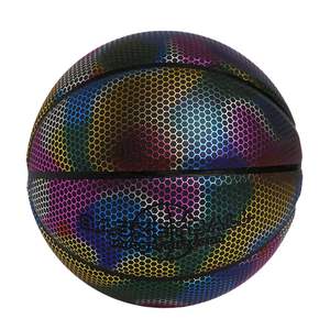 Pelota de baloncesto de cuero compuesto que brilla en la oscuridad para uso promocional con marca personalizada y diseño de juego callejero duradero - Product Image 3