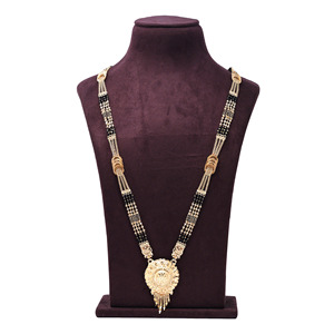 Último diseño tradicional indio boda Mangalsutra colgante Latón chapado en oro con cuentas negras collar joyería - Product Image 1