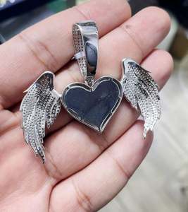 Colgante de corazón de alas de Ángel, colgante de moissanita VVS para mujer, colgante de corazón helado, colgante de ala dorada, color VVS D de 5,65 quilates - Product Image 4