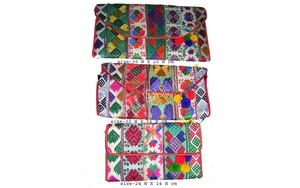 Banjara, bolso de mano con cierre de cremallera de gran capacidad para mujer, bolso de mensajero bordado tradicional único de estilo bohemio étnico - Product Image 4