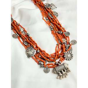 Collier superposé en argent Anokhi Fashion avec breloques en corail et en argent - Product Image 3
