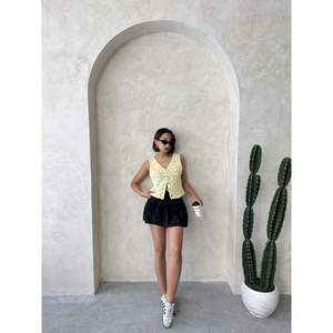 Gilet et veste sans manches en dentelle boutonnée pour femme - Product Image 4