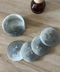 ที่รองแก้วทรงกลมเรซินคลาสสิกเป็นมิตรกับสิ่งแวดล้อมสำหรับตกแต่งบ้าน - Product Image 1