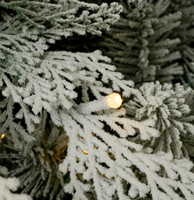 Nouveauté 2026 Arbre de Noël artificiel luxueux pré-éclairé à LED de 7 pieds unique en fougère floquée pré-installée pour la décoration festive