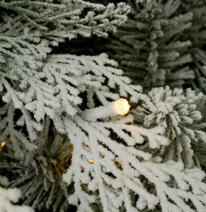 Nouveauté 2026 Arbre de Noël artificiel luxueux pré-éclairé à <span class=keywords><strong>LED</strong></span> de 7 pieds unique en fougère floquée pré-installée pour la décoration festive - Product Image 3