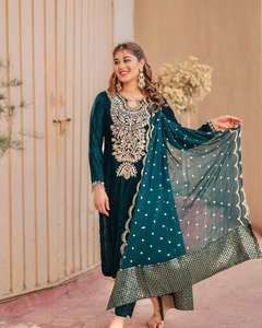 Nouveau Designer Party Wear Vert Pur Georgette Lourde Séquence Broderie Travail Et Coupe Travail Kurta Et Palazzo Avec Dupatta - Product Image 1