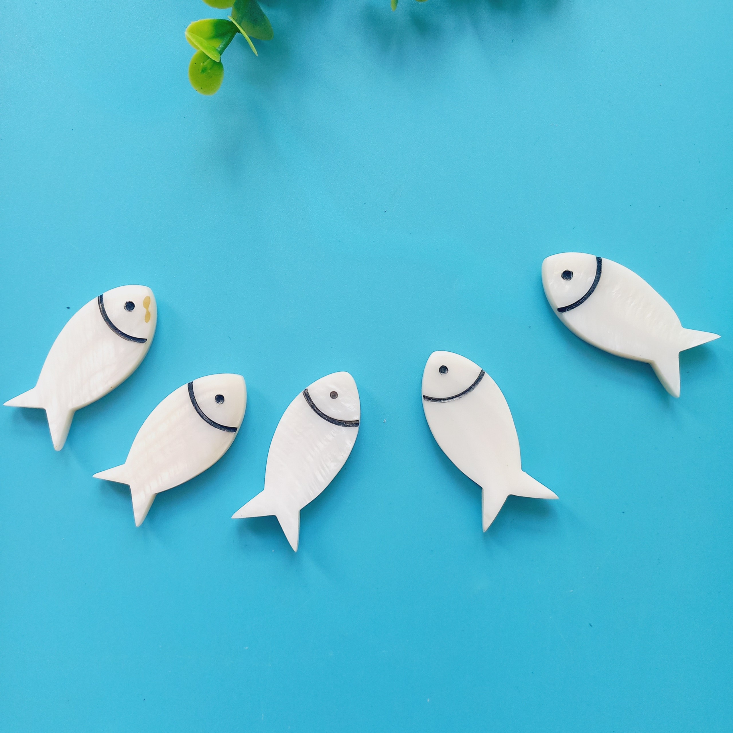 Белая перламутровая ракушка в форме рыбы, ложка, вилка, держатель для палочек, высокое качество, новый дизайн, подставка для палочек, Вьетнам