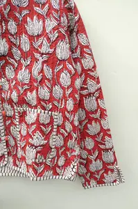 Veste matelassée en coton indien fait à la main avec poches veste d'hiver à fleurs vestes Kimono en coton imprimé à la main cadeau pour elle - Product Image 5