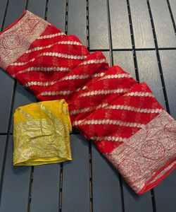 Recién llegado, Sari de seda para ropa de boda: haga una declaración de estilo con trabajo de piedra bordada, trabajo manual, pelea con volantes - Product Image 6