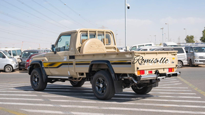 Toyota Land Cruiser 79 Pickup 2020 de Primera Mano, 5 Puertas, 5 Plazas, SUV, 8 Cilindros, 4.5L Diésel, Manual, Usado, Volante a la Izquierda, Tapicería Oscura - Product Image 6
