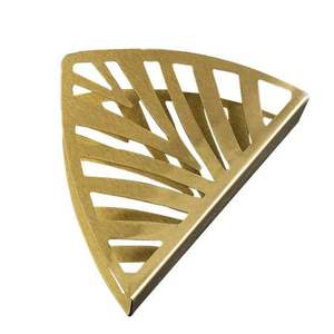 Servilletero de metal de diseño contemporáneo con patrones artísticos recortados para un giro único y moderno en la decoración clásica de mesa - Product Image 4