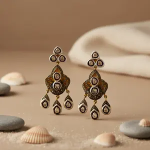 Pendientes de Diamantes con Diseño Elegante de Gota y Baño de Oro para Mujer - Product Image 2