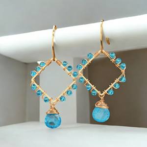 Pendientes hechos a mano de alambre de cuarzo Topacio azul natural-Diseñador de moda Pendientes chapados en oro Joyería - Product Image 1