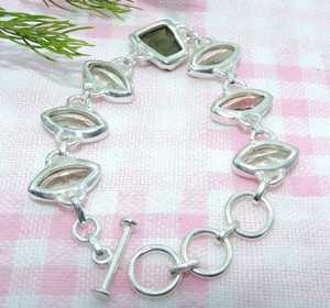 Một-of-a-loại rắn bạc Bracelet với nguyên liệu tự nhiên moldavite & màu xanh lá cây thạch anh tím đá quý thay đổi màu sắc hiệu ứng quà tặng cho anh ta/cô ấy - Product Image 3