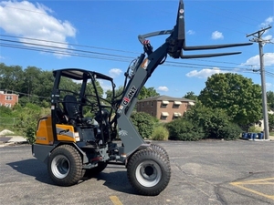 Minicargadora Takeuchi, cargadora de tractor, capacidad de 3 toneladas, tracción en las 4 ruedas, motor Cummins, retroexcavadora Enerpac - Product Image 3