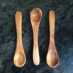 Cuchara de madera hecha a mano, ideal para cocinar, mezclar y servir en la cocina, segura para uso diario y respetuosa con el medio ambiente - Product Image 5