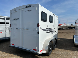 Nouvelle remorque de transport de chevaux Titan Royal II 2025 à deux portes arrière, disponible à prix réduit - Product Image 2