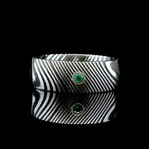 Anillo de boda de acero moderno y elegante hoja de acero de Damasco con hermosa incrustación de piedra hecha a mano para su regalo de compromiso - Product Image 2