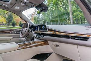 Escalade 2023 4x4 Sport Platinum, inspecté, moteur V8 6,2 litres, très bien équipé, sièges 3ème rangée, non modifié - Product Image 4