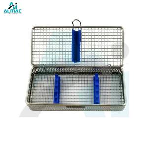 Panier de chirurgie ophtalmique ALMAC, conception manuelle micro-perforée avec tapis en silicone pour protéger les lames et les forceps délicats - Product Image 1