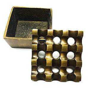 Cendrier rond Adiba à 9 compartiments en aluminium, fabriqué à la main en Inde, moderne, coupe-vent, pour table, finition dorée antique, décoration extérieure et intérieure en métal - Product Image 2