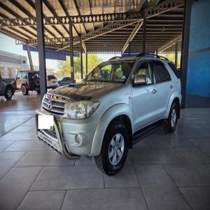 Toyota Fortuner 3.0D-4D d'occasion, conduite à gauche/droite, 2010 - Product Image 1