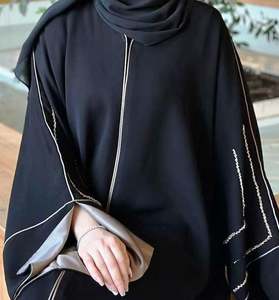 Robes de Dubaï formelles élégantes et modestes pour femmes musulmanes, style Abaya, avec manches travaillées à la main et ourlet couvrant les pieds - Product Image 2