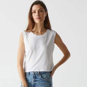 Top court tendance pour femme-Élégant et confortable, parfait pour les tenues décontractées et les journées d'été, disponible en différentes couleurs - Product Image 2