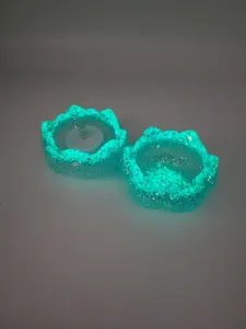 Bougeoirs en résine époxy fabriqués à la main cadeaux de Noël uniques décoratifs parfaits pour la décoration de table à la maison et les célébrations de vacances - Product Image 4