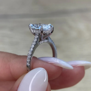 Bague de fiançailles pour femme en or blanc plaqué 14 carats avec diamant de laboratoire de forme marquise de 1 carat, halo caché, accent - Product Image 3