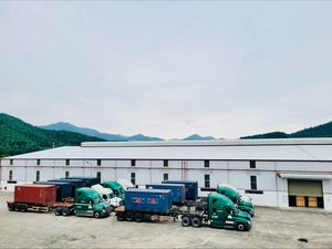 Fabricante proveedor de pisos SPC de Vietnam espesor de pisos de plástico 3,5mm-6mm suelo SPC tablón de vinilo 100% impermeable - Product Image 6