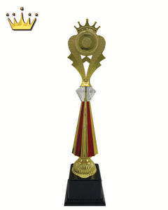 ถ้วยรางวัลพลาสติกสีแดงและสีทองแบบมีเสาสูงที่สุดดีไซน์รูปมงกุฎเป็นมิตรกับสิ่งแวดล้อมสำหรับการแข่งขันกิจกรรมทั่วไป - Product Image 4