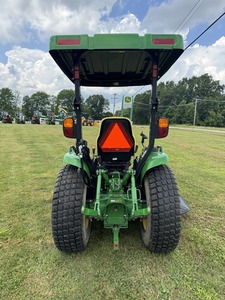 รถแทรกเตอร์จอห์นเดียร์ 3033R 33 แรงม้า ขับเคลื่อน 4 ล้อ คุณภาพพรีเมียม สภาพดี พร้อมใช้งาน ทั้งแบบใหม่และมือสอง เหมาะสำหรับงานเกษตรกรรม - Product Image 3