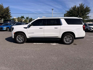 GMC Yukon XL SLT AWD 2023 Blanco Brillante, Automático, Llantas de Aleación R17, Asientos de Cuero, ACC Ligero, Navegación, Asientos con Calefacción, Control Remoto - Product Image 6